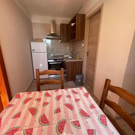 Crveni Apartman Црес Экстерьер фото