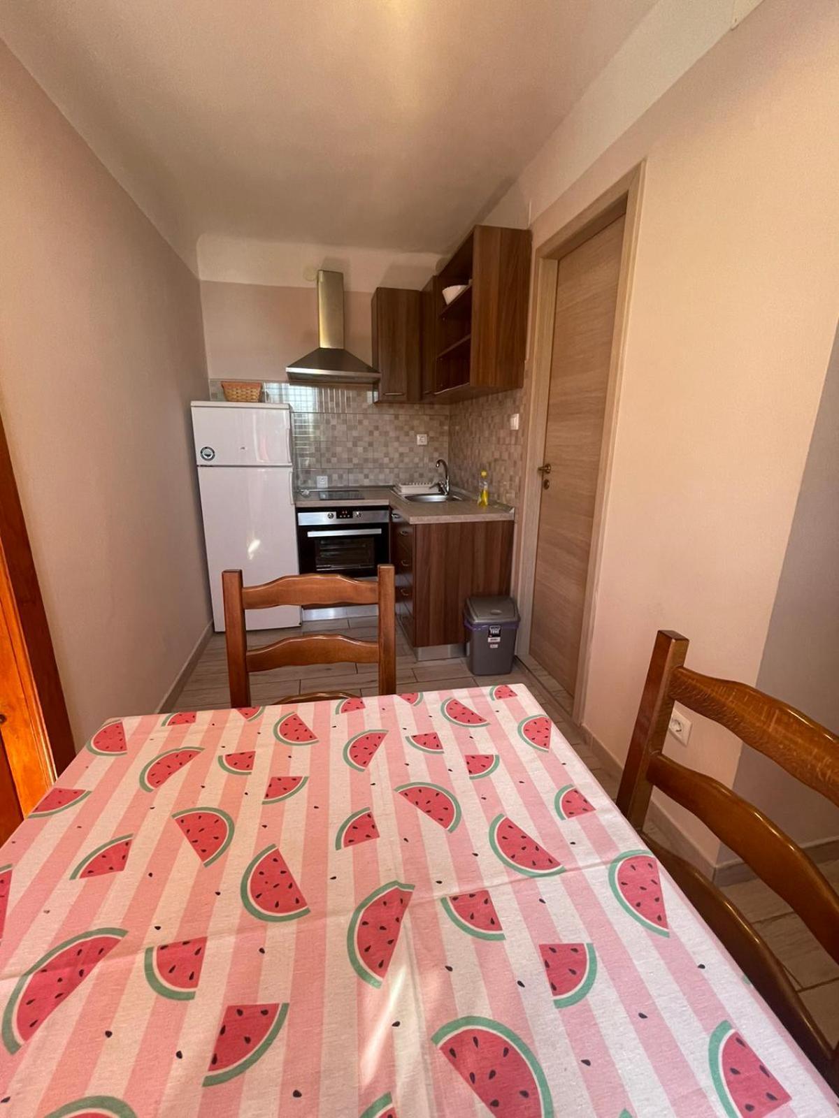 Crveni Apartman Црес Экстерьер фото